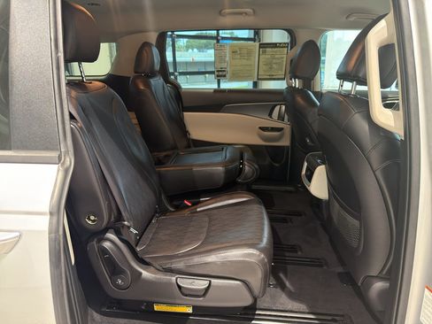 Used 2023 Kia Carnival LX FWD image 21
