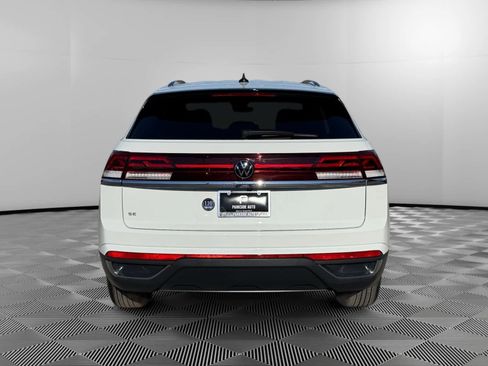 Used 2025 Volkswagen Atlas Cross Sport SE image 4