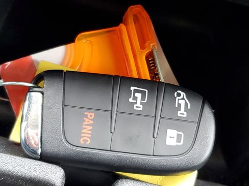 Used 2025 RAM ProMaster 2500 w/ Storage Group image 18