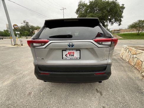 Used 2021 Toyota RAV4 LE AWD/4WD image 6