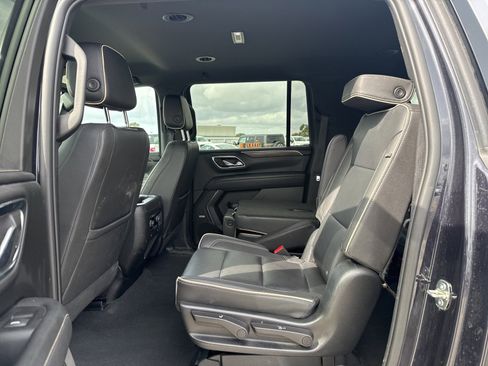Used 2023 Chevrolet Suburban Premier image 6