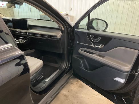 Used 2025 Lincoln Corsair AWD w/ Equipment Group 101A image 28