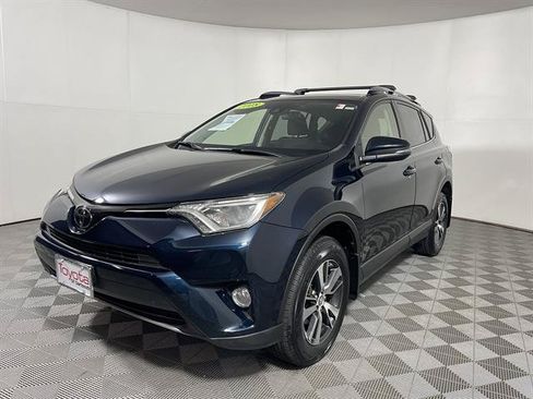 Used 2018 Toyota RAV4 XLE AWD/4WD image 3