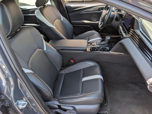 Used 2025 Toyota Camry SE FWD image 8