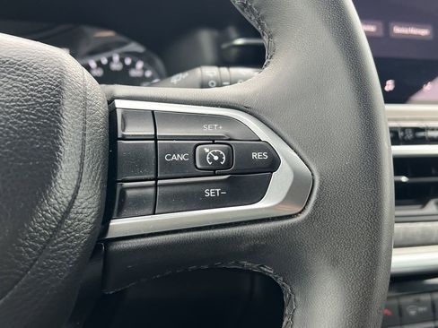 Used 2024 Jeep Compass Latitude image 13