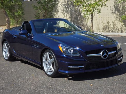 Used 2015 Mercedes-Benz SLK 250 image 2