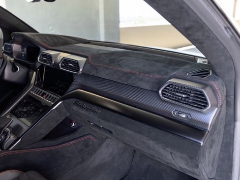Used 2023 Lamborghini Urus Performante AWD/4WD image 43