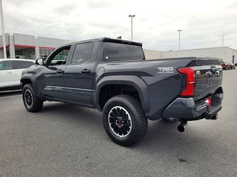 Used 2024 Toyota Tacoma TRD Off-Road image 9