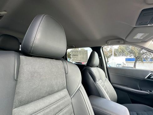 New 2025 Mitsubishi Outlander SE image 18