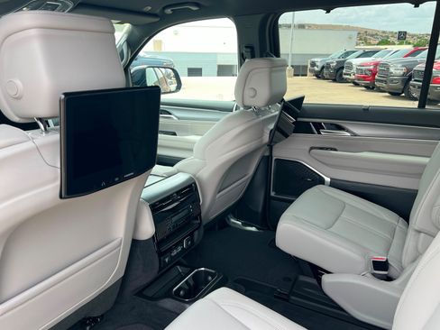 New 2026 Jeep Grand Wagoneer Limited AWD/4WD image 19