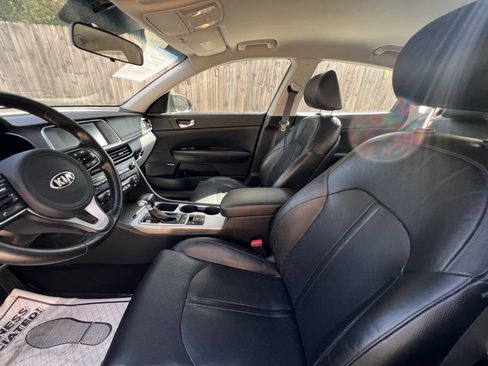 Used 2017 Kia Optima EX image 11