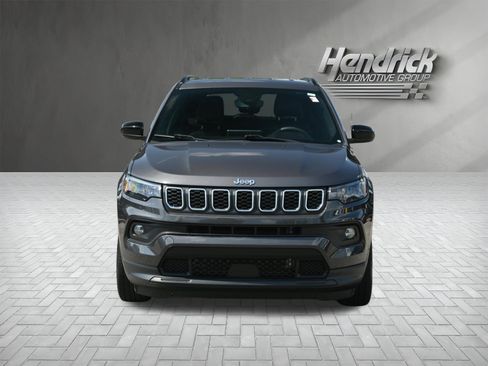 Used 2024 Jeep Compass Latitude AWD/4WD image 3