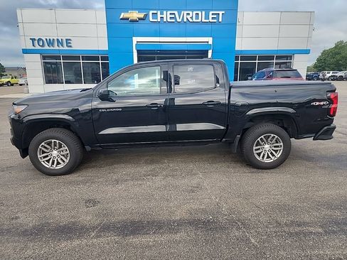 Used 2023 Chevrolet Colorado LT w/ LT Convenience Package II AWD/4WD image 4