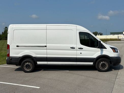 Used 2018 Ford Transit 250 148 Medium Roof RWD image 4