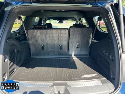 Used 2025 Chevrolet Suburban Premier AWD/4WD image 10