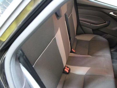 Used 2014 Ford Focus SE FWD image 9