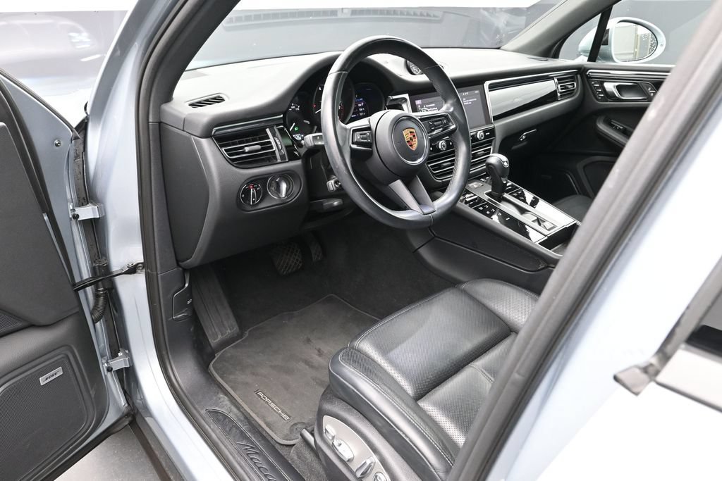 Certified 2024 Porsche Macan AWD/4WD image 4