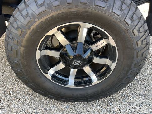 Used 2024 GMC Sierra 3500 Denali Ultimate AWD/4WD image 5