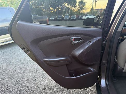 Used 2015 Hyundai Tucson GLS w/ Option Group 02 FWD image 13
