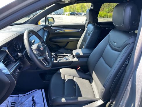 Certified 2024 Cadillac XT5 Luxury AWD/4WD image 9