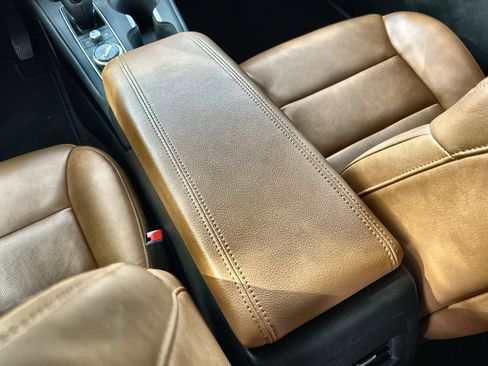 Used 2019 Cadillac XT4 Premium Luxury image 16