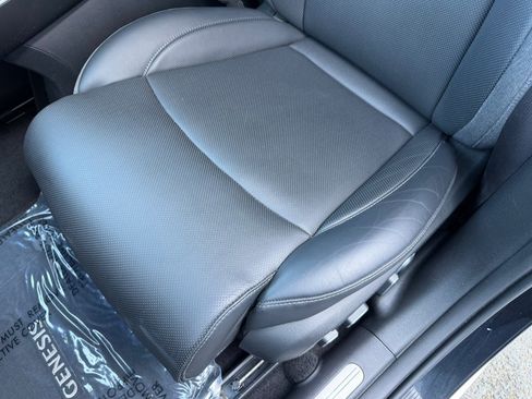 Used 2024 Genesis GV60 RWD image 23