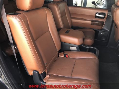 Used 2010 Toyota Sequoia Platinum RWD image 21