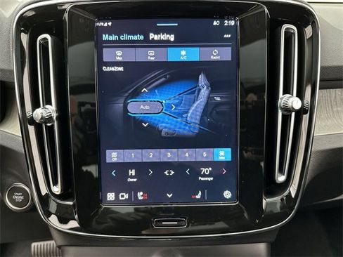 Certified 2024 Volvo XC40 B5 Plus w/ Protection Package Premier image 19