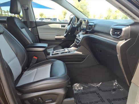Certified 2022 Ford Explorer XLT w/ Equipment Group 202A image 11