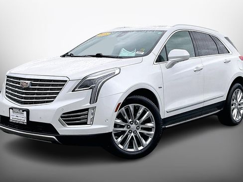 Used 2018 Cadillac XT5 Platinum image 2