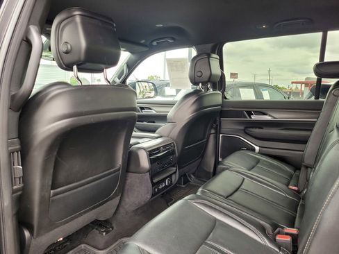 Used 2024 Jeep Wagoneer Series II w/ Flexible Seating Group RWD image 15