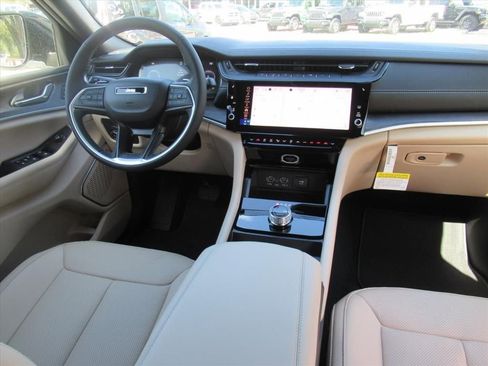 New 2026 Jeep Grand Cherokee Limited w/ Luxury Tech Group II RWD image 12