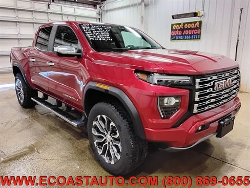 Used 2024 GMC Canyon Denali AWD/4WD image 1