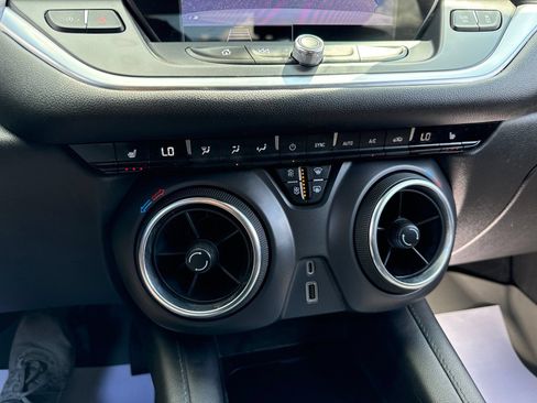 Used 2021 Chevrolet Blazer LT FWD image 28