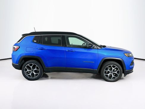 Used 2025 Jeep Compass Limited AWD/4WD image 10