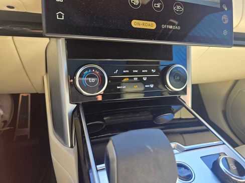 Certified 2023 Land Rover Range Rover SE image 30