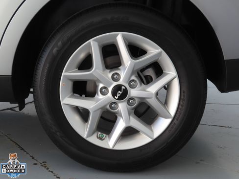 Used 2025 Kia Soul LX w/ LX Technology Package FWD image 28