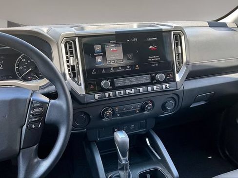Used 2025 Nissan Frontier SV RWD image 10