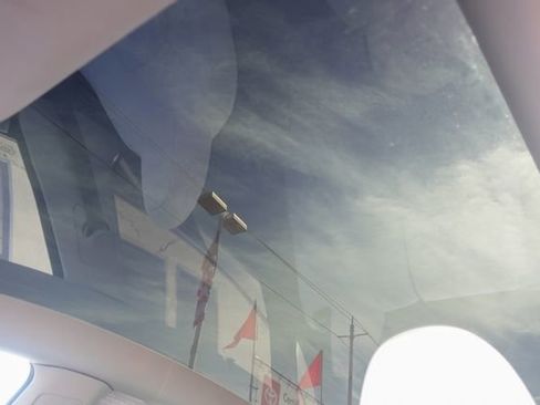 Used 2023 Tesla Model Y Performance image 19