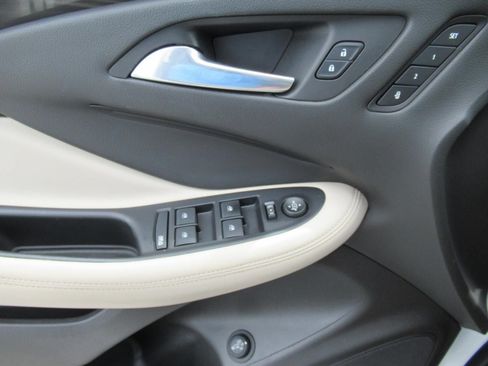 Used 2020 Buick Envision Essence FWD image 21