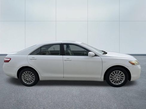Used 2007 Toyota Camry LE FWD image 2