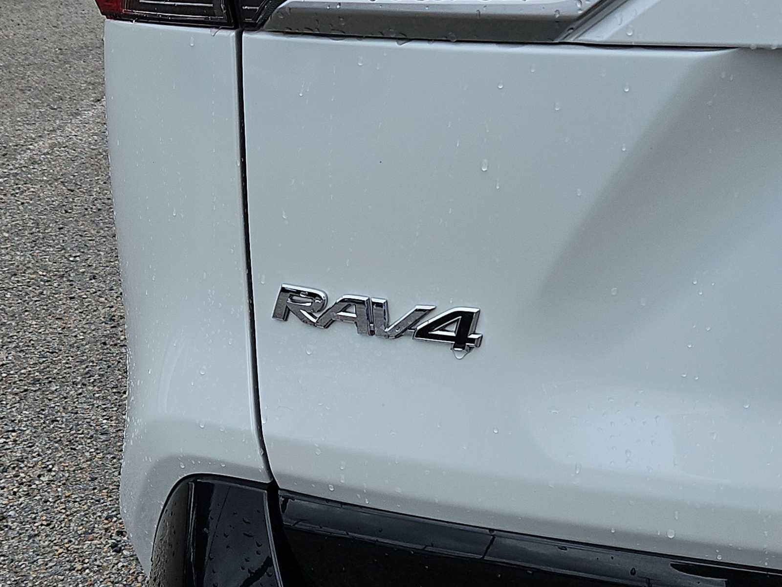 Used 2025 Toyota RAV4 XSE AWD/4WD image 10