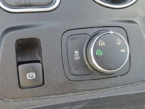 Used 2019 Chevrolet Traverse LT image 7