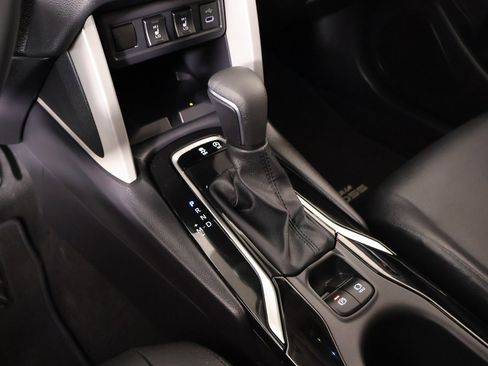 Used 2025 Toyota Corolla Cross XLE image 8