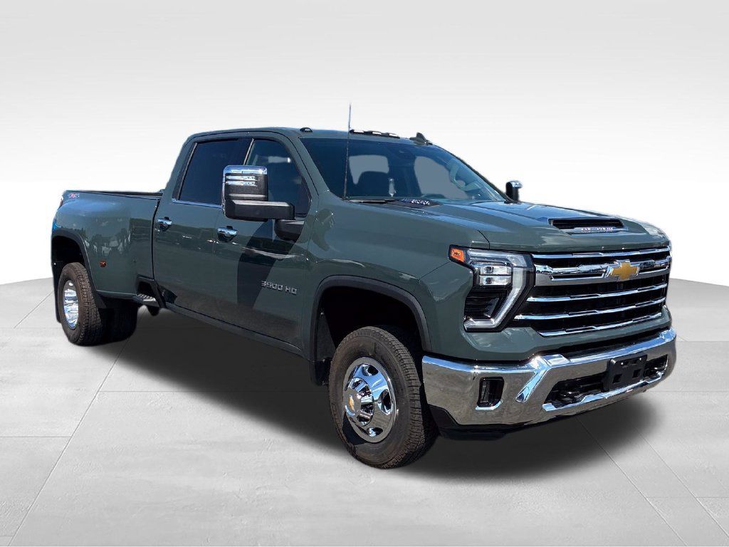 Used 2026 Chevrolet Silverado 3500 LTZ AWD/4WD image 7