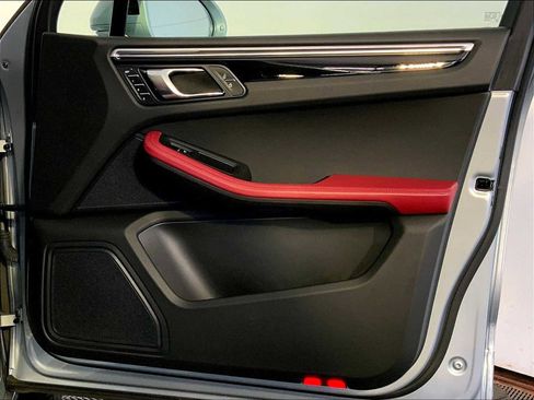 Certified 2023 Porsche Macan image 26