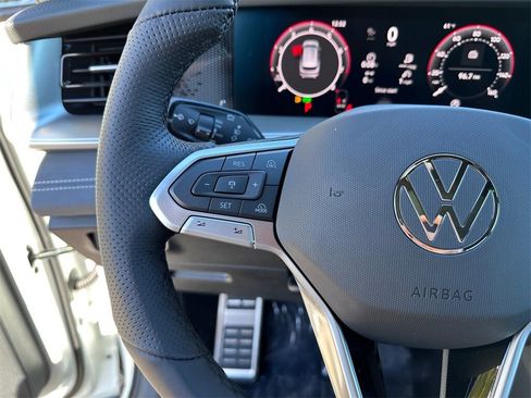 New 2026 Volkswagen Tiguan SE R-Line image 16