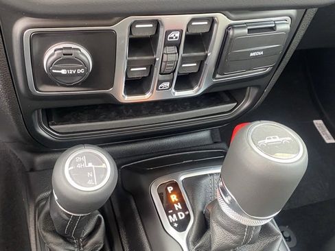 New 2025 Jeep Gladiator Sport image 23