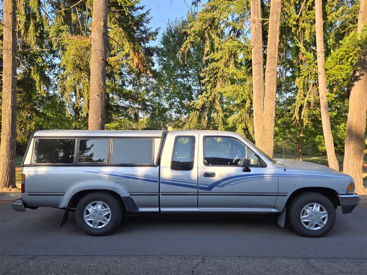 Used 1989 Toyota Pickup Deluxe RWD image 1