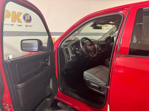 Used 2017 RAM 1500 Express AWD/4WD image 9